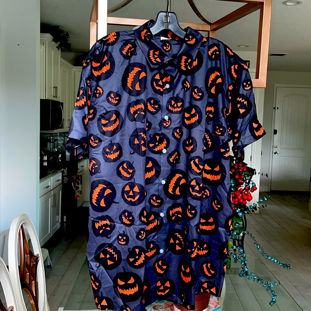 NWOT MEN’S SHIRT